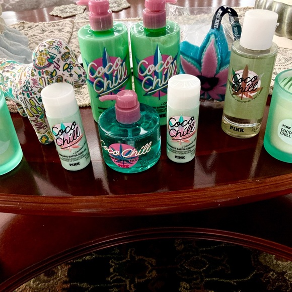 ******SOLD********VS PINK Coco Chill Bath & Body Bundle NWT - Picture 3 of 5